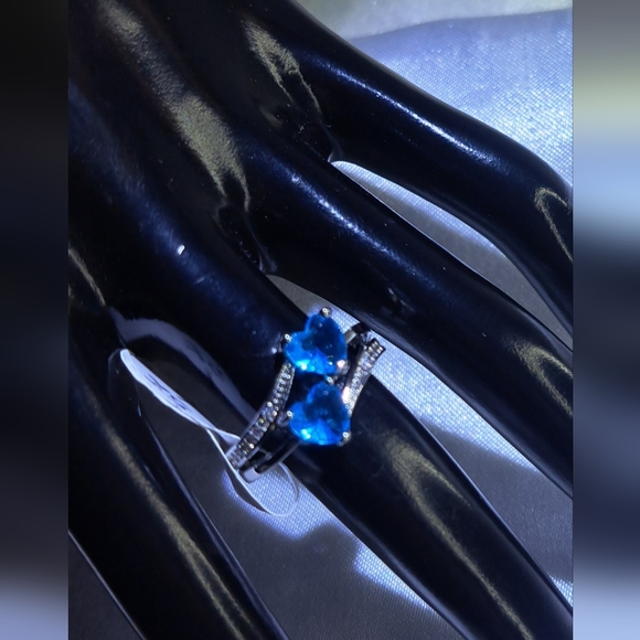 Jewelry - Elegant Blue Heart Ring